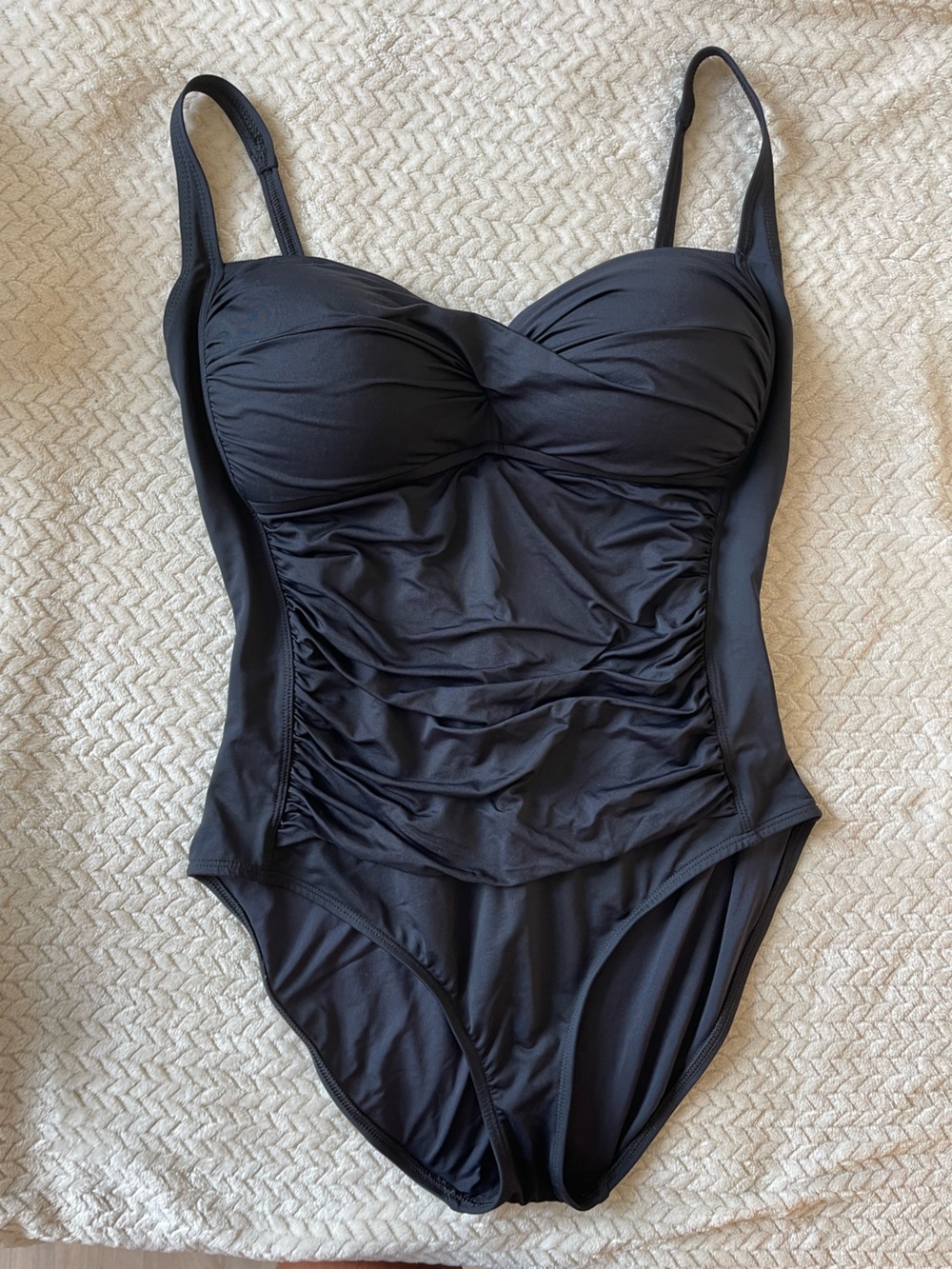 La Blanca Black one piece swimsuit size 18 W with rushing.  Flattering.
